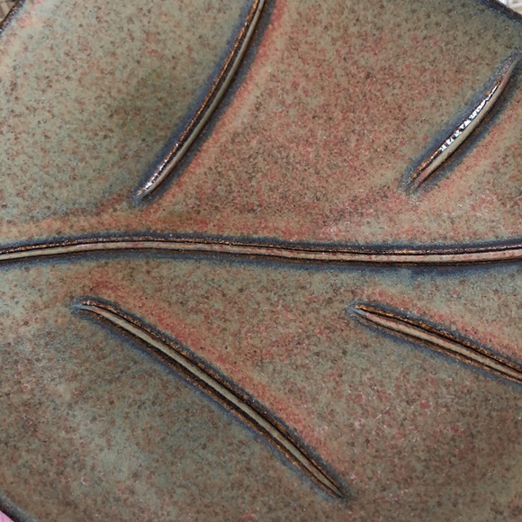 Signed Pottery Leaf Trinket Dish/Soap Dish Minimalist Style - Picture 9 of 15